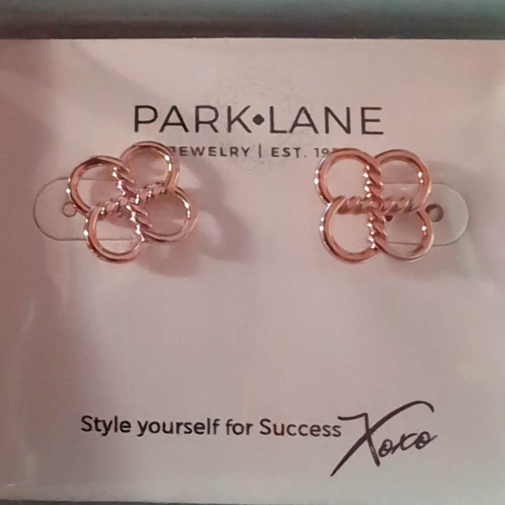 Clover Studs